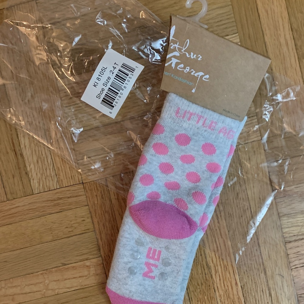Arthur George Non-Slip Socks Sizes 2-4T “Kiss Me” - Picture 6 of 7